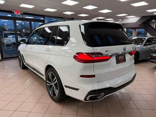 Alpine White 2021 BMW X7 xDrive40i