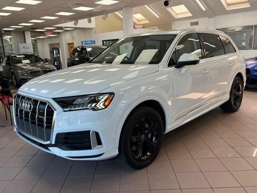 White 2024 Audi Q7 45 Premium Plus