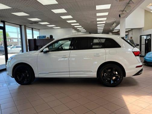 Glacier White Metallic 2024 Audi Q7 45 Premium Plus