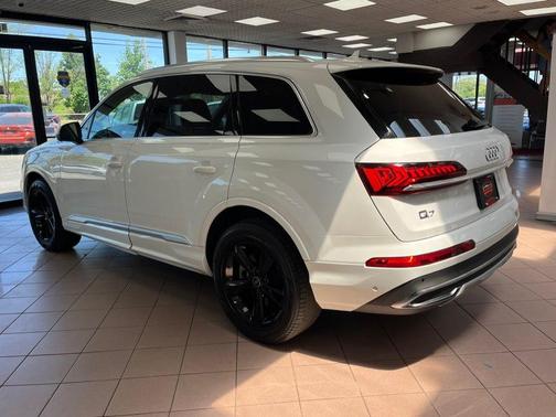 White 2024 Audi Q7 45 Premium Plus