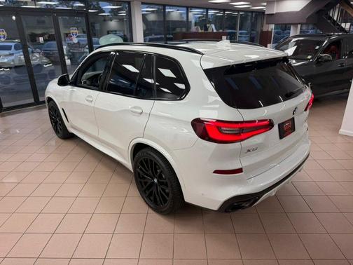 White 2021 BMW X5 xDrive40i Sports Activity Vehicle