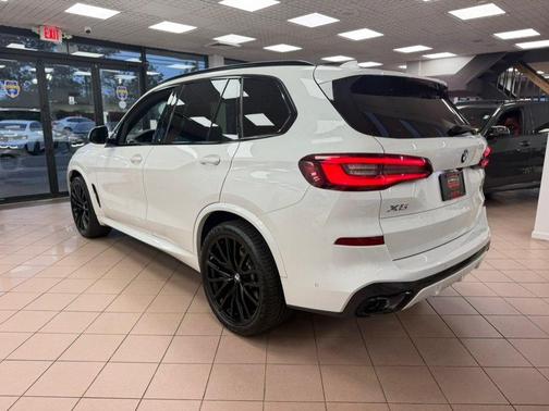 White 2021 BMW X5 xDrive40i Sports Activity Vehicle