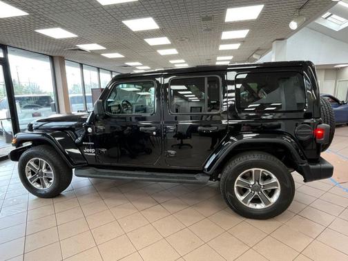 Black Clearcoat 2021 Jeep Wrangler Unlimited Sahara