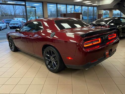 Octane Red Pearlcoat 2022 Dodge Challenger R/T