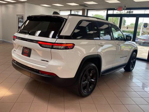 Bright White Clearcoat 2024 Jeep Grand Cherokee Limited