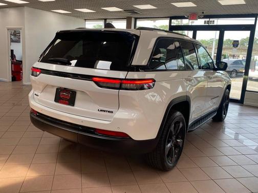 Bright White Clearcoat 2024 Jeep Grand Cherokee Limited
