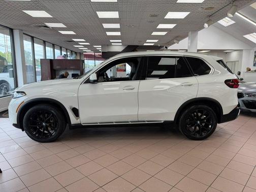 Alpine White 2026 BMW X5 xDrive40i Sports Activity Vehicle