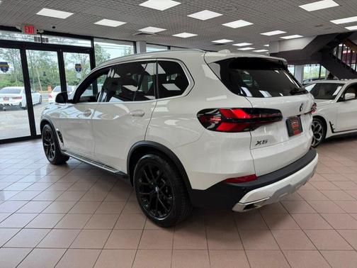 Alpine White 2026 BMW X5 xDrive40i Sports Activity Vehicle