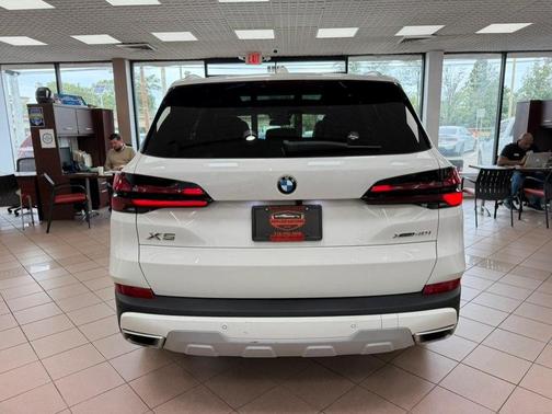 Alpine White 2026 BMW X5 xDrive40i Sports Activity Vehicle