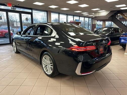 Black Sapphire Metallic 2024 BMW 530 530i xDrive Sedan
