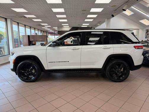 Bright White Clearcoat 2024 Jeep Grand Cherokee Limited