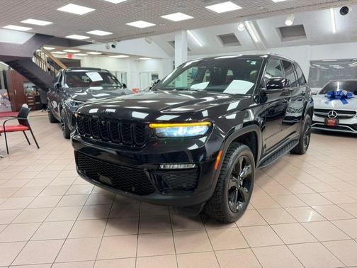 Diamond Black Crystal Pearlcoat 2024 Jeep Grand Cherokee Limited