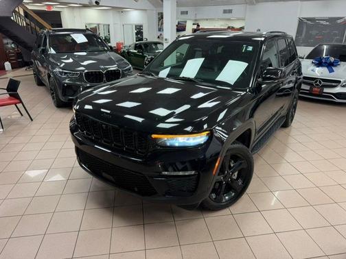 Diamond Black Crystal Pearlcoat 2024 Jeep Grand Cherokee Limited