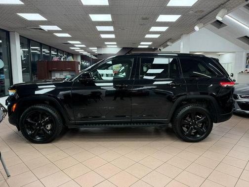 Diamond Black Crystal Pearlcoat 2024 Jeep Grand Cherokee Limited