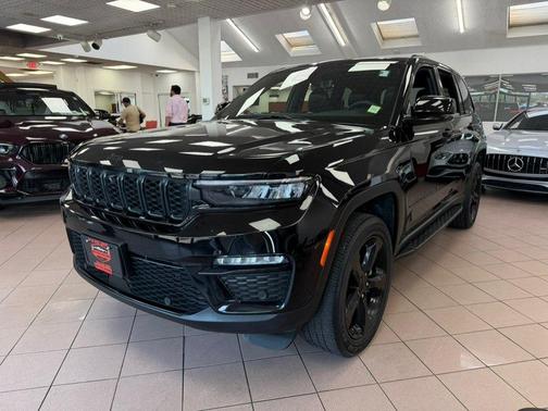 Diamond Black Crystal Pearl 2024 Jeep Grand Cherokee Limited