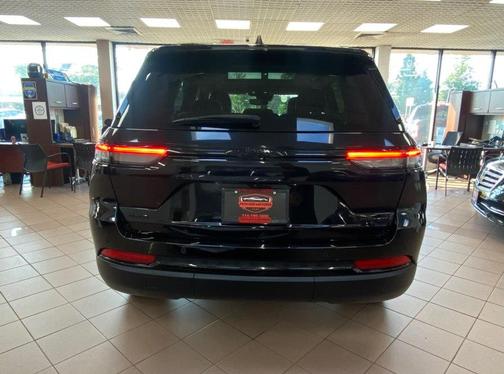 Diamond Black Crystal Pearlcoat 2023 Jeep Grand Cherokee Limited