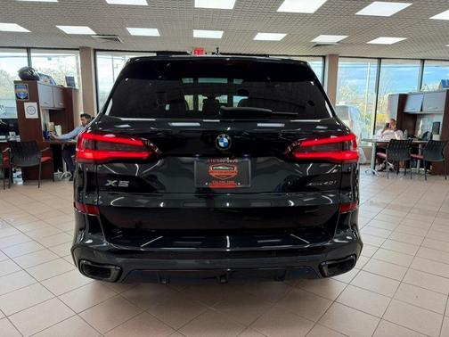 Black Sapphire Metallic 2022 BMW X5 xDrive40i Sports Activity Vehicle