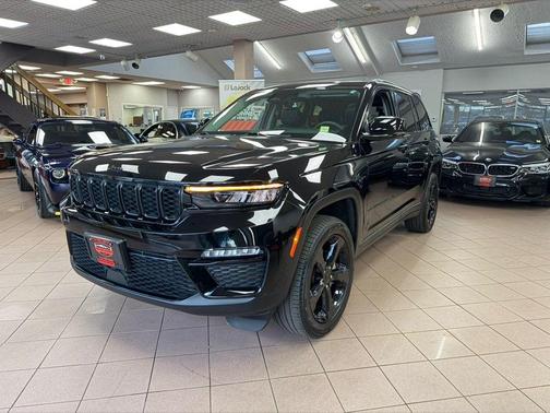 Diamond Black Crystal Pearlcoat 2023 Jeep Grand Cherokee Limited