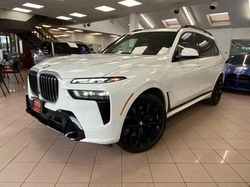 White 2024 BMW X7 xDrive40i