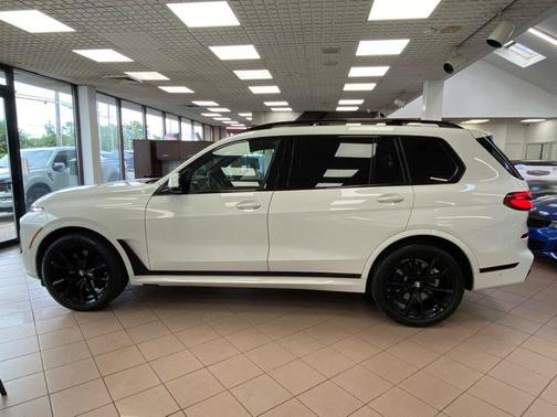 White 2024 BMW X7 xDrive40i