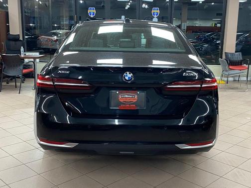 2025 BMW 530 530i xDrive Sedan