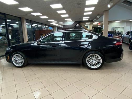 2025 BMW 530 530i xDrive Sedan
