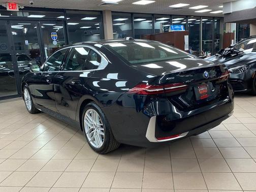 2025 BMW 530 530i xDrive Sedan