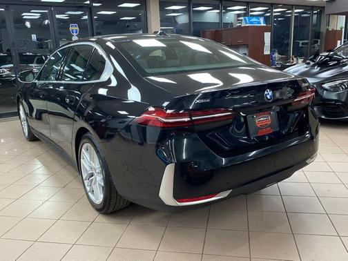 2025 BMW 530 530i xDrive Sedan