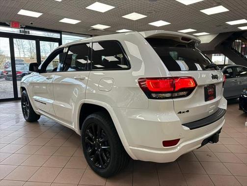 2022 Jeep Grand Cherokee Laredo