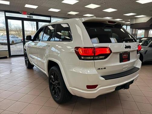 2022 Jeep Grand Cherokee Laredo
