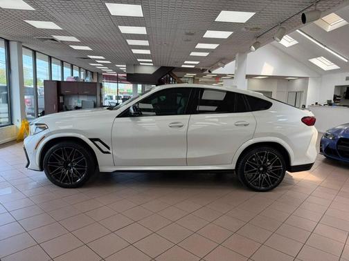 Mineral White Metallic 2021 BMW X6 M Sports Activity Coupe