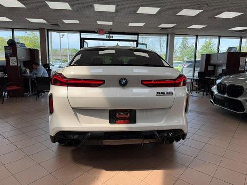 Mineral White Metallic 2021 BMW X6 M Sports Activity Coupe