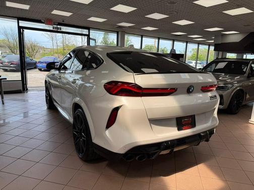 Mineral White Metallic 2021 BMW X6 M Sports Activity Coupe