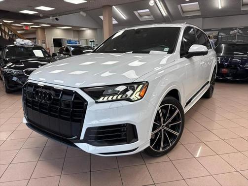 2022 Audi Q7 55 Premium Plus