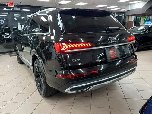 2024 Audi Q7 45 Premium Plus