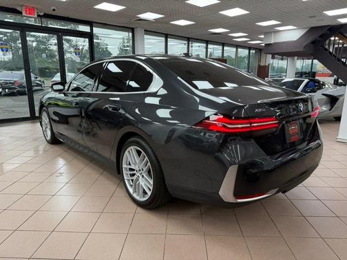 Dark Graphite Metallic 2024 BMW 530 i xDrive