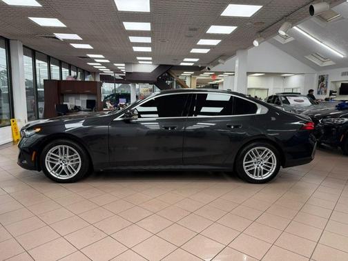 Dark Graphite Metallic 2024 BMW 530 i xDrive