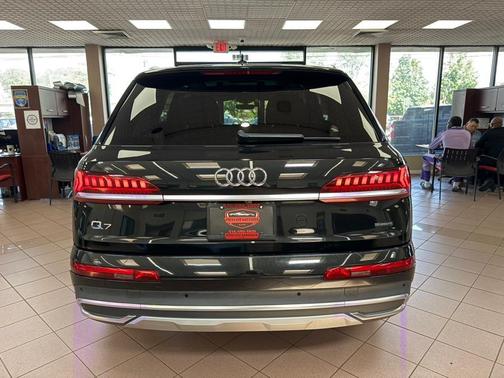 2022 Audi Q7 55 Premium Plus