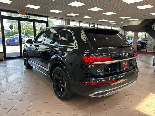 2022 Audi Q7 55 Premium Plus