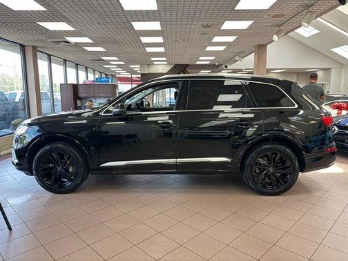 2022 Audi Q7 55 Premium Plus