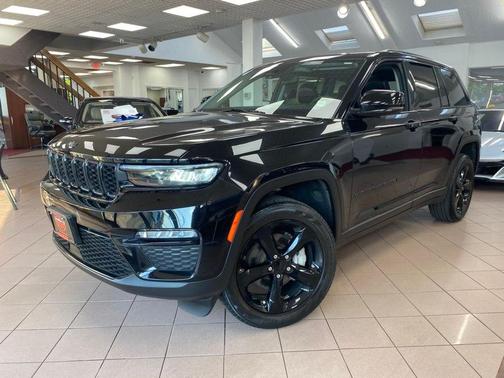 Diamond Black Crystal Pearlcoat 2023 Jeep Grand Cherokee Limited