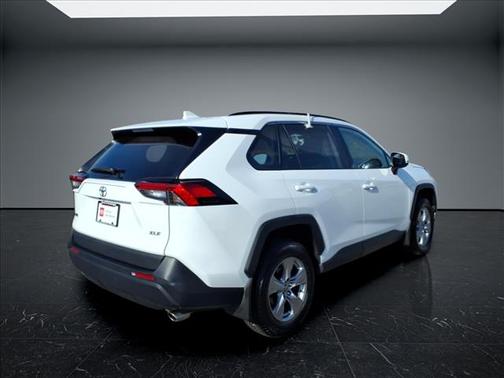 Ice Cap 2023 Toyota RAV4 XLE