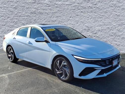 2025 Hyundai ELANTRA SEL