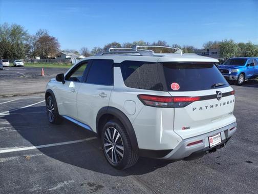 2023 Nissan Pathfinder Platinum 4WD