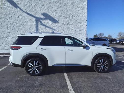 2023 Nissan Pathfinder Platinum 4WD