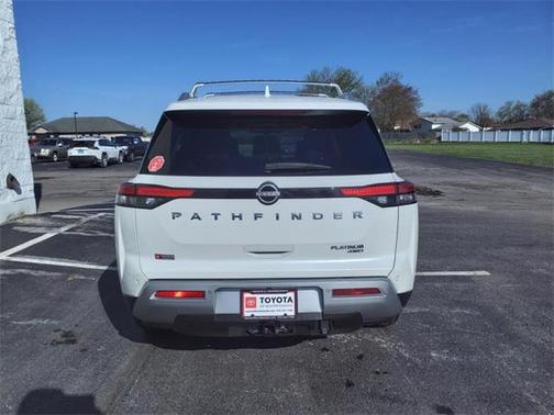 2023 Nissan Pathfinder Platinum 4WD