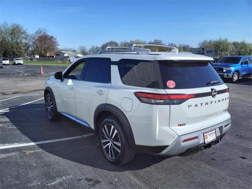 2023 Nissan Pathfinder Platinum 4WD
