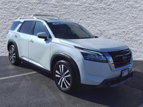 2023 Nissan Pathfinder Platinum 4WD