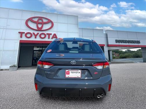 01l7 2026 Toyota Corolla SE