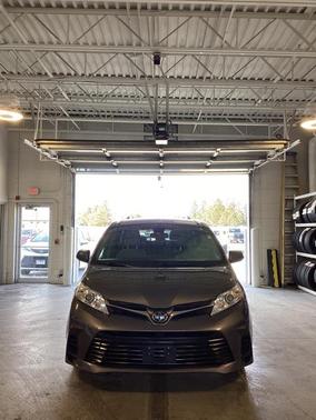 2018 Toyota Sienna LE